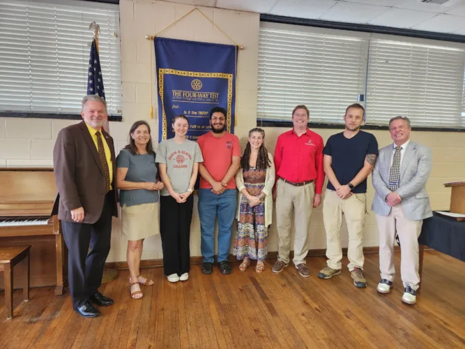 Fincham speaks before Rotary Club